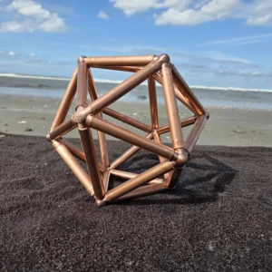 Handgemaakte koperen Icosaëder van Being in Harmony